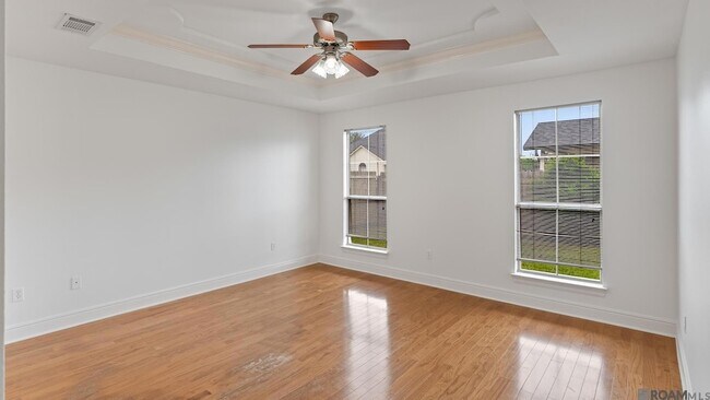 Building Photo - 12237 Spring Valley Dr