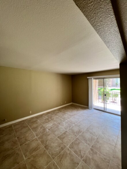 Building Photo - 5081 River Glen Dr