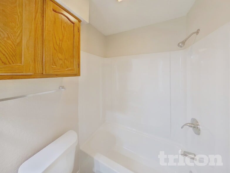 Building Photo - 1637 Woodhall Way