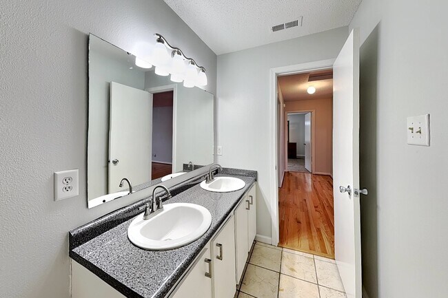 Building Photo - 7030 Maple Park Ln