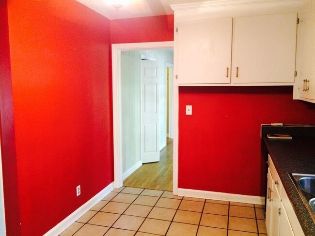 Building Photo - 2BR Home Close to Downtown  Timmons Park