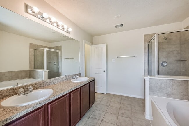 Building Photo - 2142 Tandy Park Way