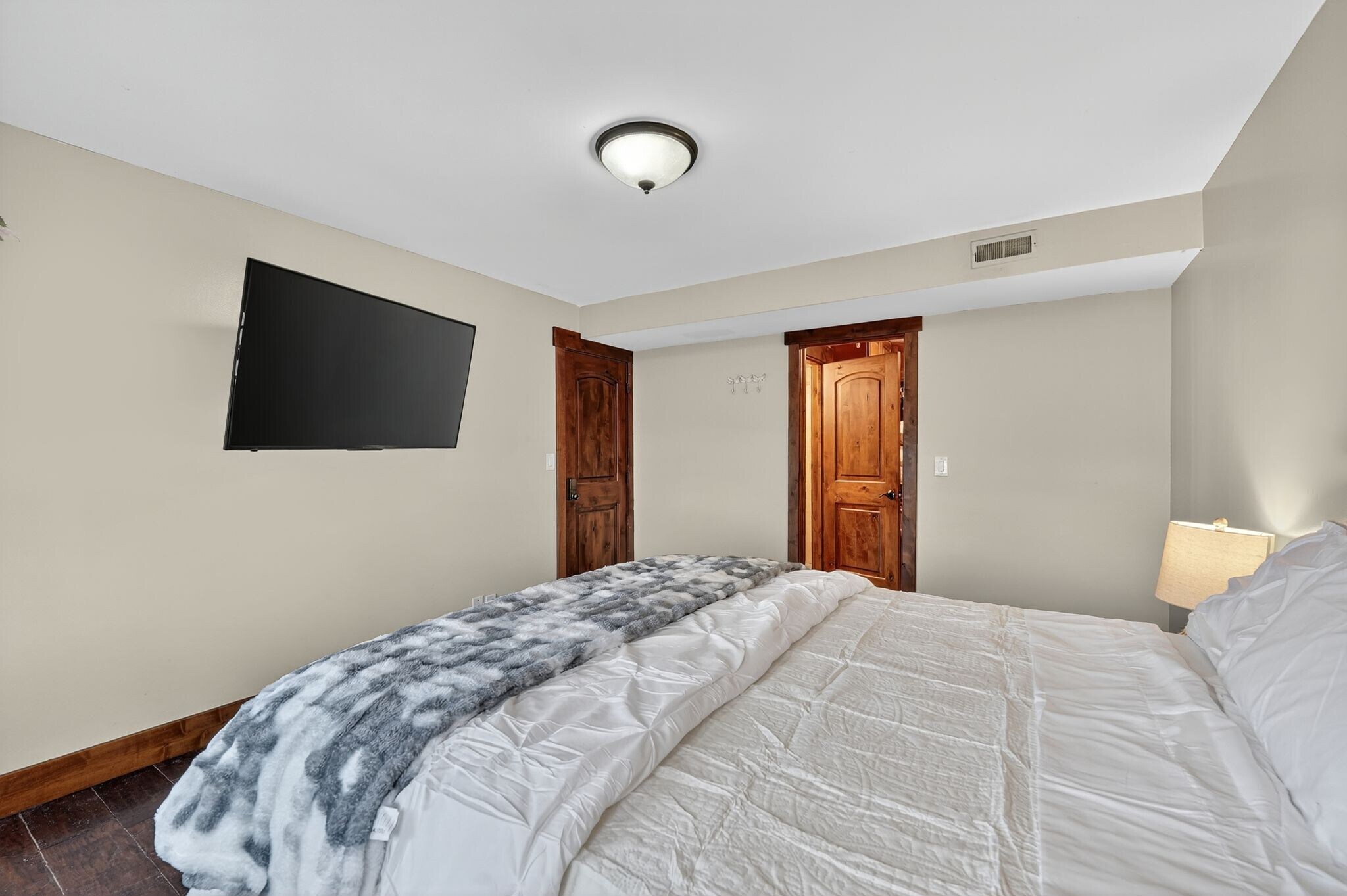 Building Photo - 7693 Whileaway Rd W