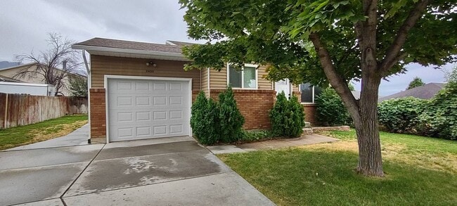 Building Photo - Charming Layton Home
