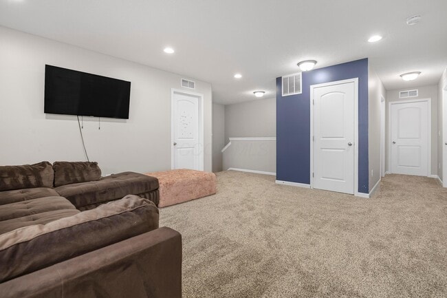 Building Photo - 6722 Rocky Ridge Dr