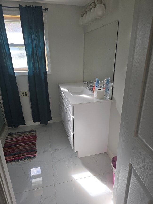 Building Photo - 2105 Donald Ave