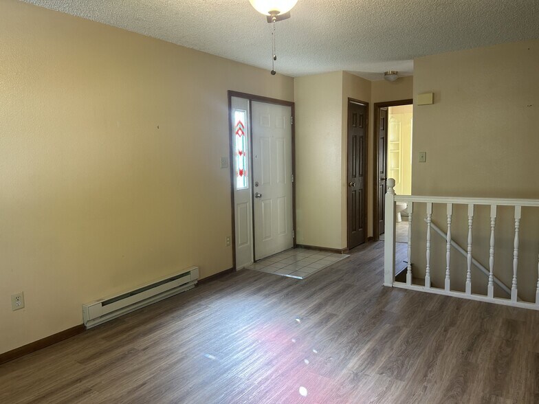 Main LIving Room - 1704 Copperville Rd