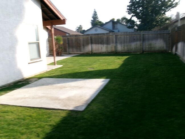 Building Photo - LAURELGLEN ! Application Pending