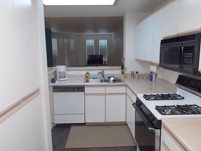 Building Photo - 260 E Flamingo Rd