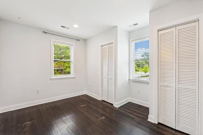 Building Photo - 2612 33rd St SE