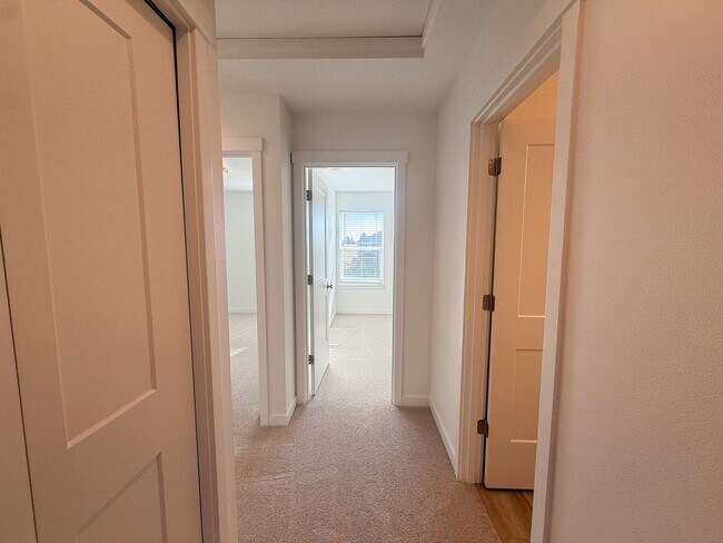 Building Photo - 344 SE Shetterly Dr