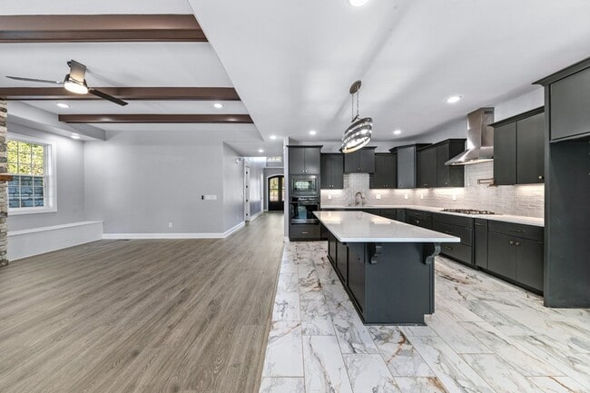 Building Photo - 601 Joyce Ave