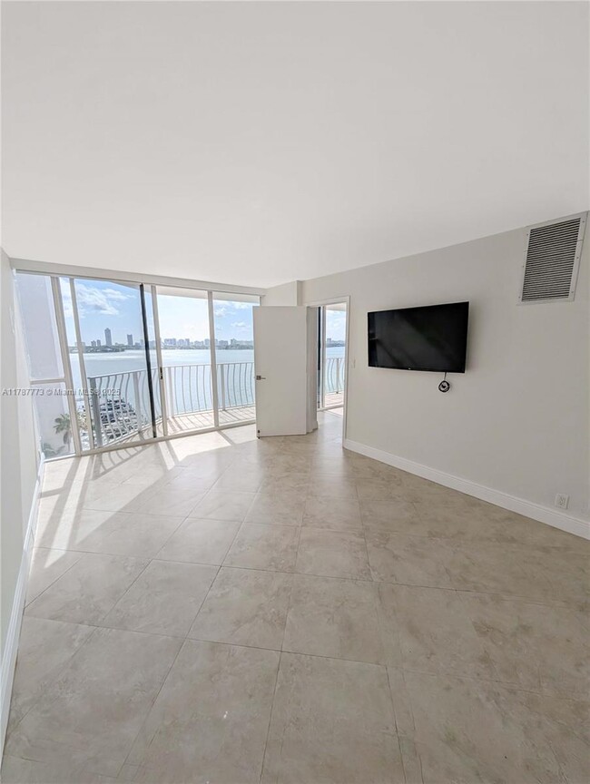Building Photo - 7601 E Treasure Dr