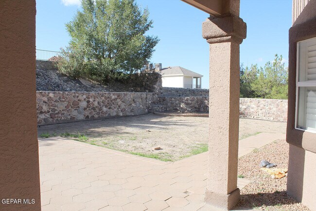 Building Photo - 6076 Los Siglos Dr