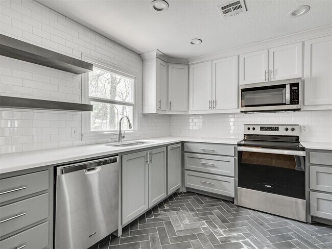 Building Photo - 1222 Westlawn Dr