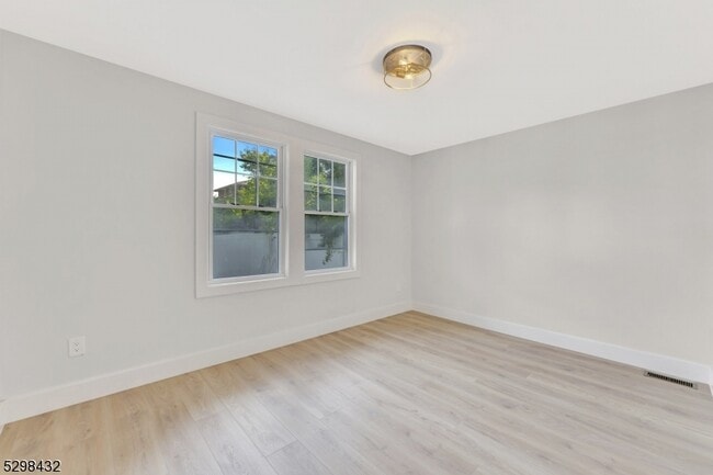 Building Photo - 317 Montclair Ave