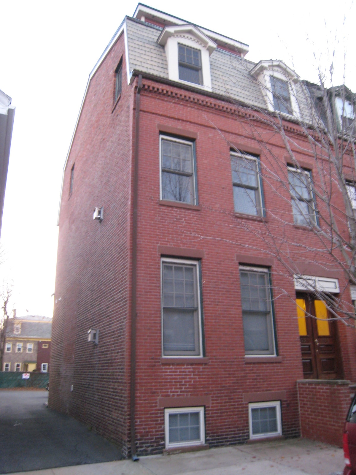 Building Photo - 599 E 6th St