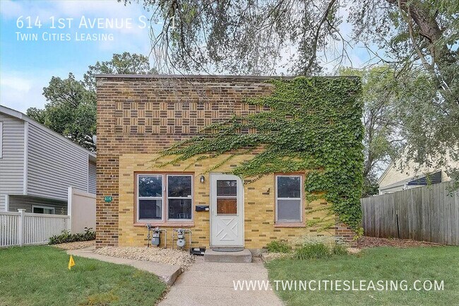 Building Photo - 614 1st Ave S