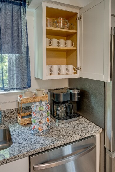 Building Photo - 179 Anderson Ln