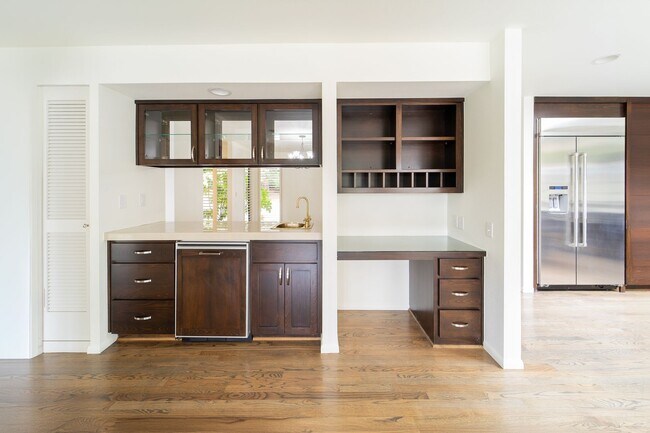Building Photo - 4-Bedroom Luxury Home for Rent by Portland...