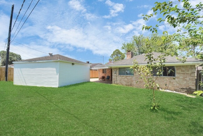 Building Photo - 11310 Sagewind Dr