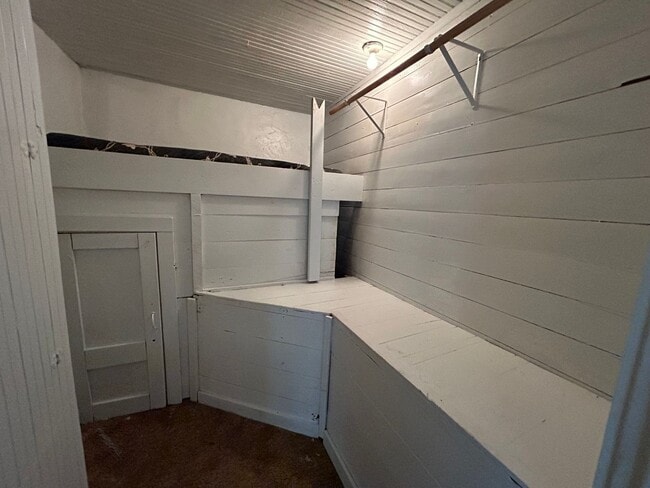 Building Photo - Spacious Shreveport Gem