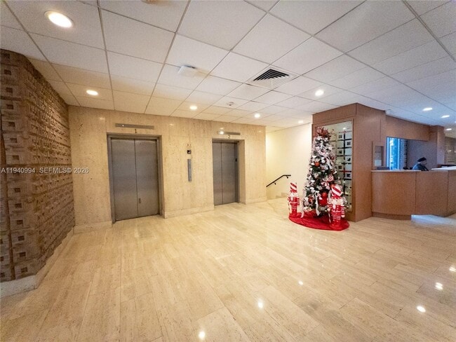 Building Photo - 2899 Collins Ave