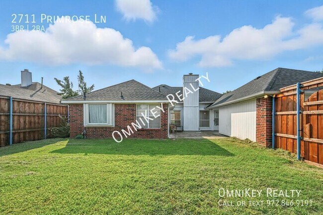 Building Photo - 2711 Primrose Ln