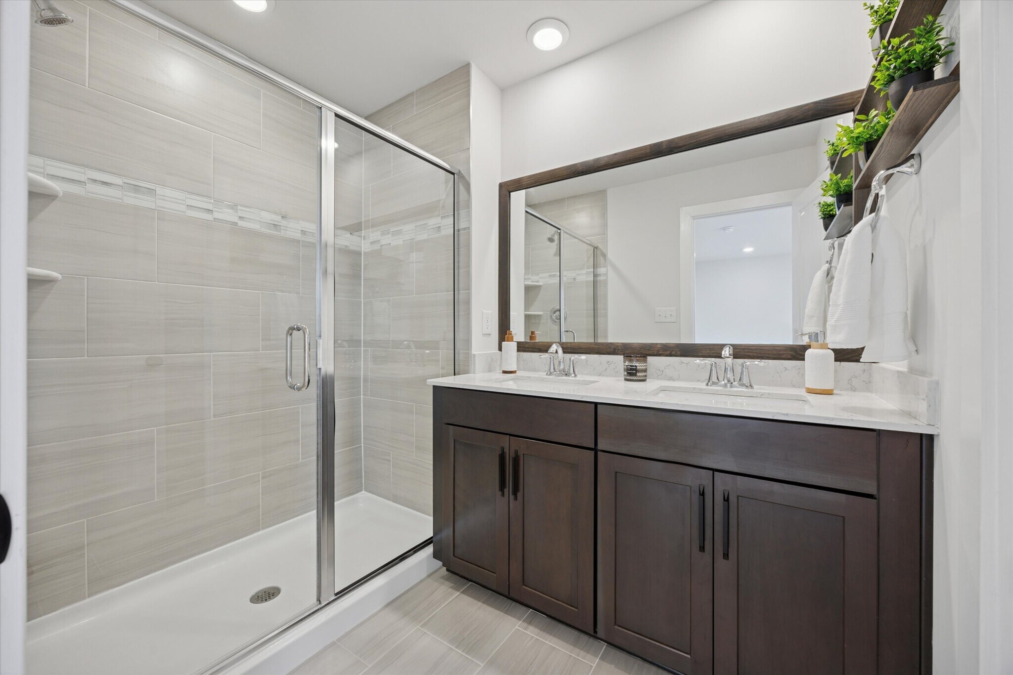 En Suite Private Shower - 138 Livingston Ln