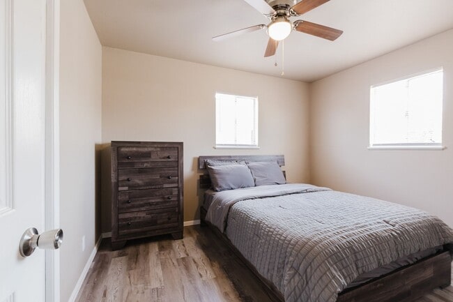 Building Photo - Cozy 2 Bed 2 Bath Home - Fully Furnished