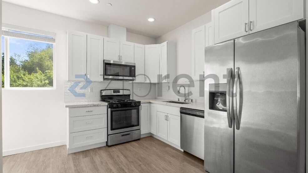 Building Photo - Unit C101