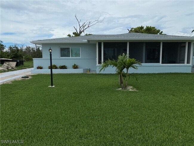 Building Photo - 12100 Siesta Dr