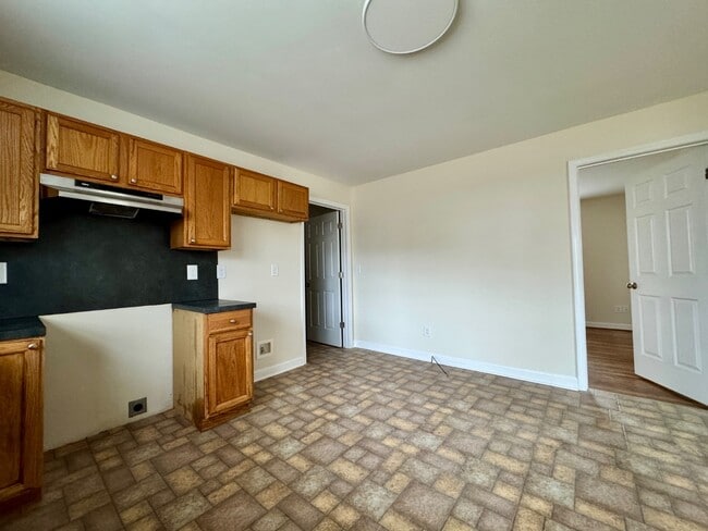 Building Photo - 513 N Elizabeth Ave