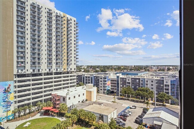 Building Photo - 1208 E Kennedy Blvd