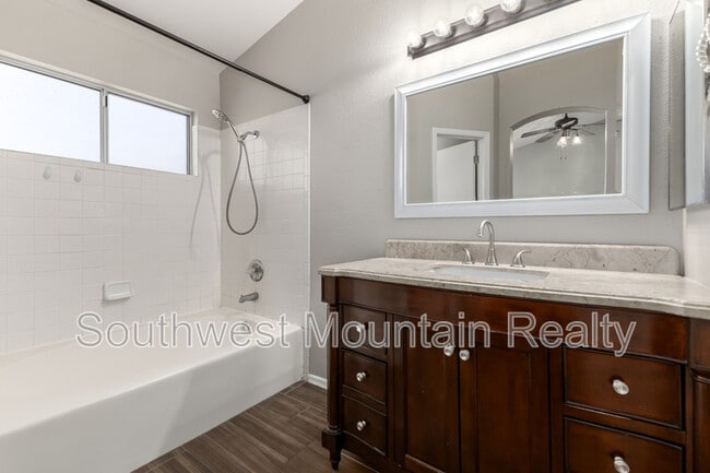 Building Photo - 5526 E Forge Ave