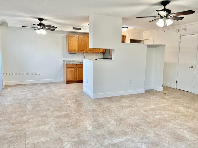Building Photo - 15840 SW 90th Ct