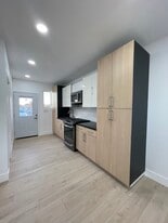 Building Photo - 446 Satinwood Way