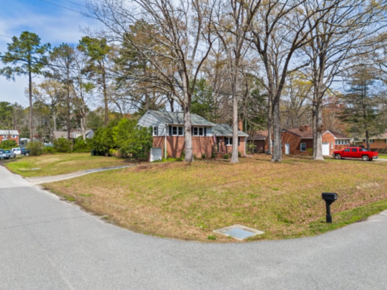 Building Photo - 206 York Ln
