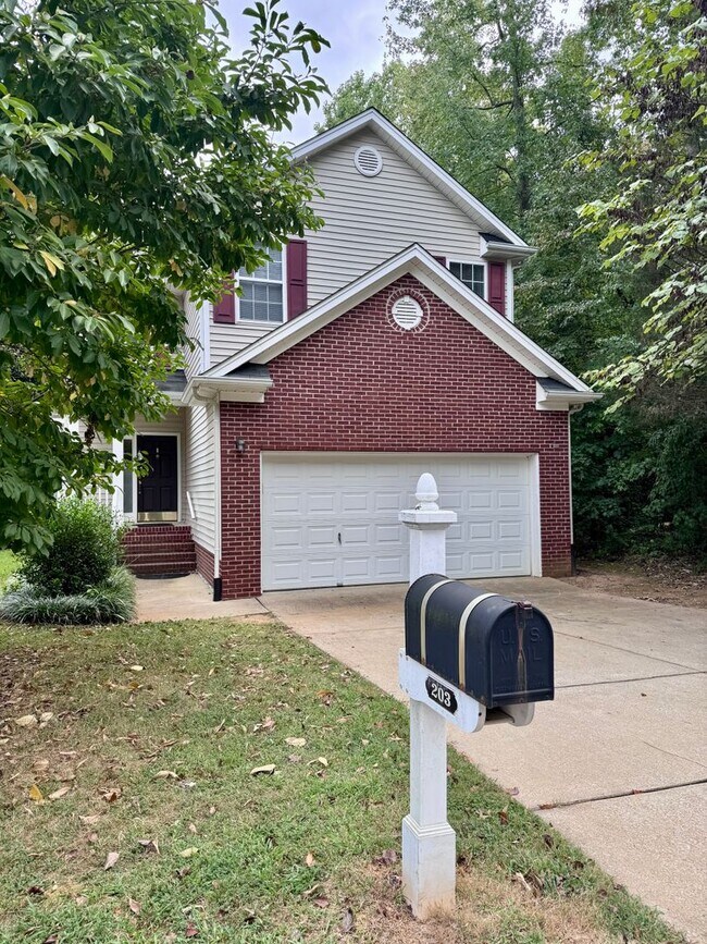 Building Photo - Spacious 4-Bedroom, 3-Bath Home in Parkside!