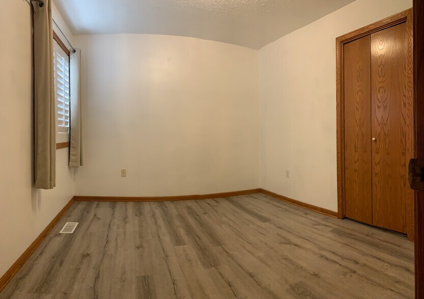 Building Photo - 313 N Cherokee Dr
