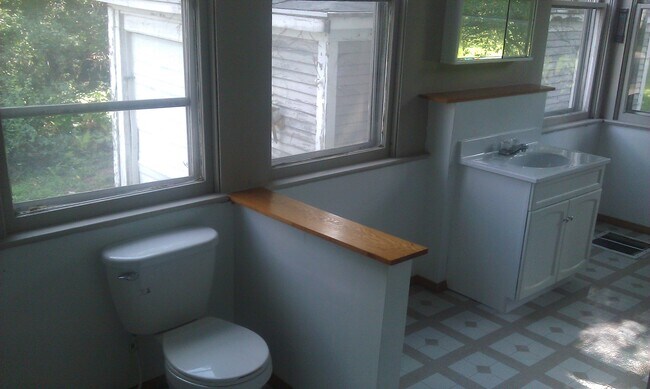 Building Photo - 109 Leland Ave