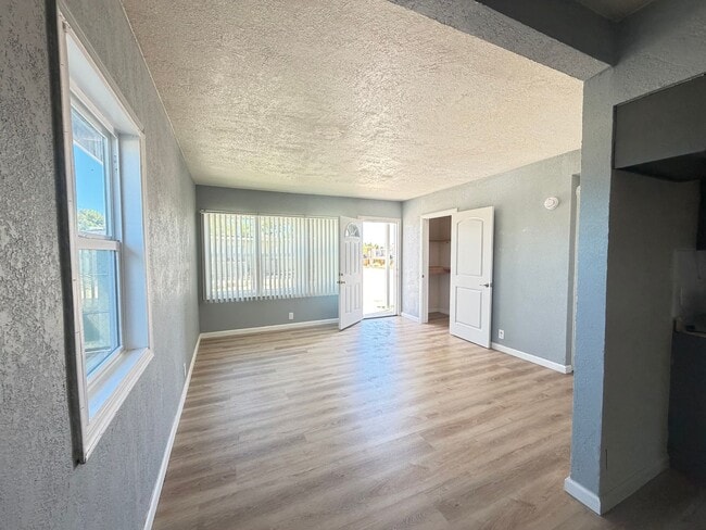 Building Photo - 405 N Gold Canyon St