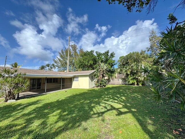 Building Photo - 200 SW 4th St