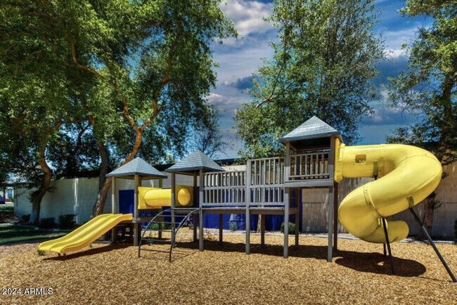 Building Photo - 4045 W Bell Rd