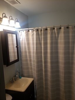 Building Photo - 7 Lanes Ave