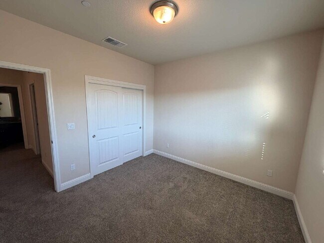 Building Photo - 2494 Valdes Dr