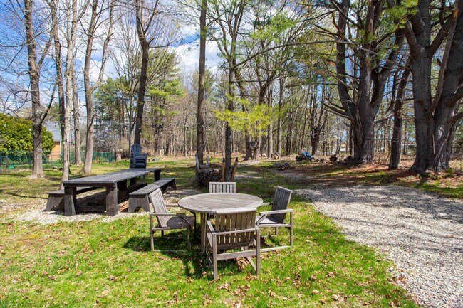 Building Photo - 33 Exeter Rd