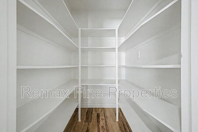 Building Photo - 5228 E Karen Dr