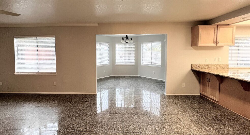 Building Photo - 8558 Sandhill Dr