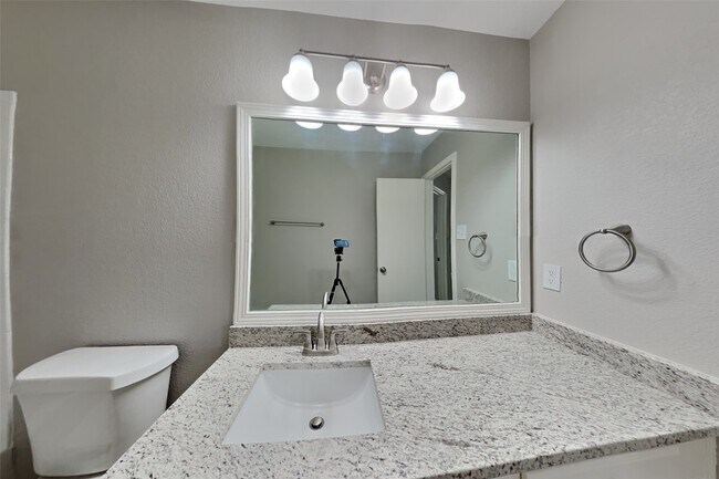 Building Photo - 6423 Lily Hollow Ct